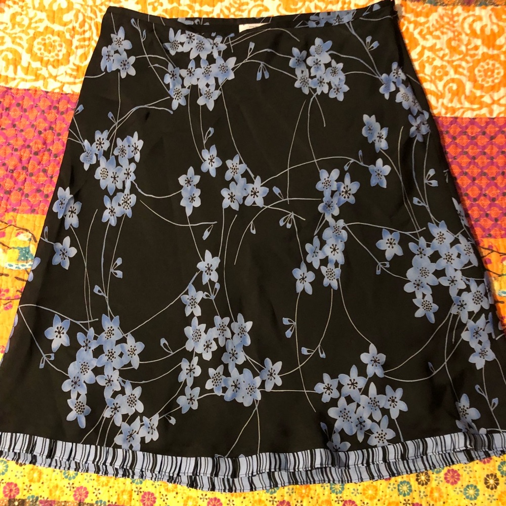 Ann Taylor Loft Navy w/ Light Blue Flowers Skirt S